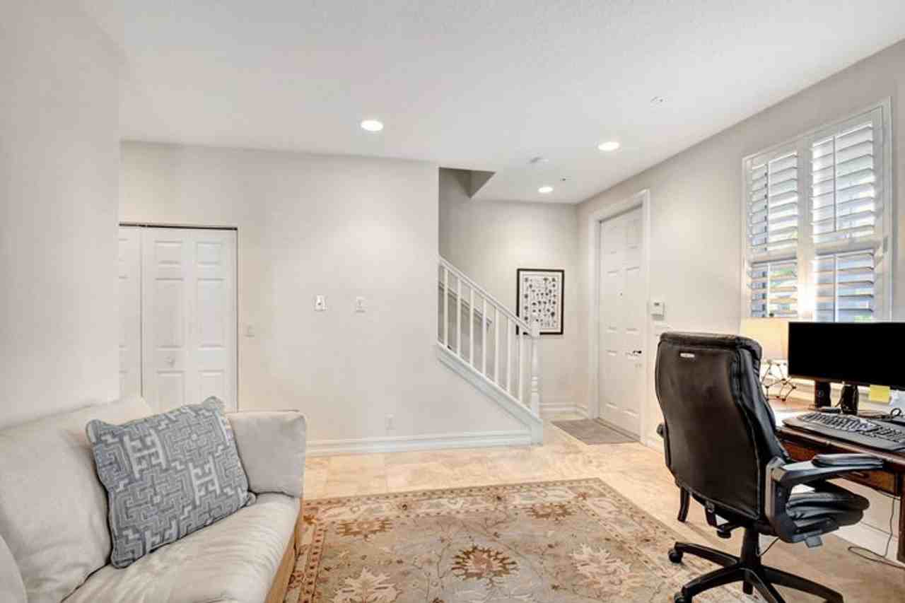 122 Sw 1st Ave - Photo 2 of 48