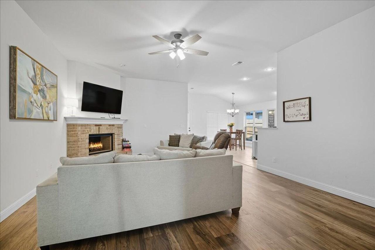 9606 Ross Ave - Photo 3 of 26