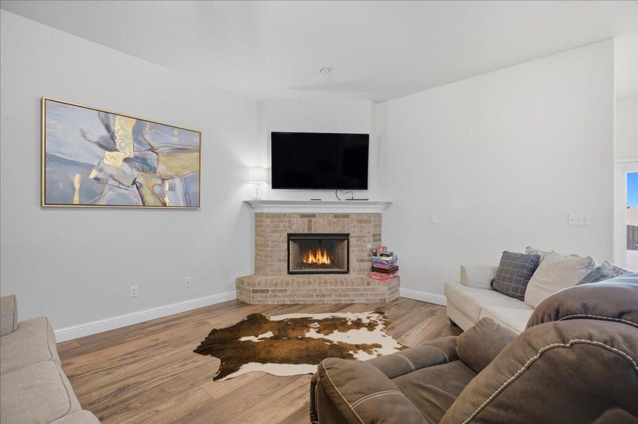 9606 Ross Ave - Photo 4 of 26