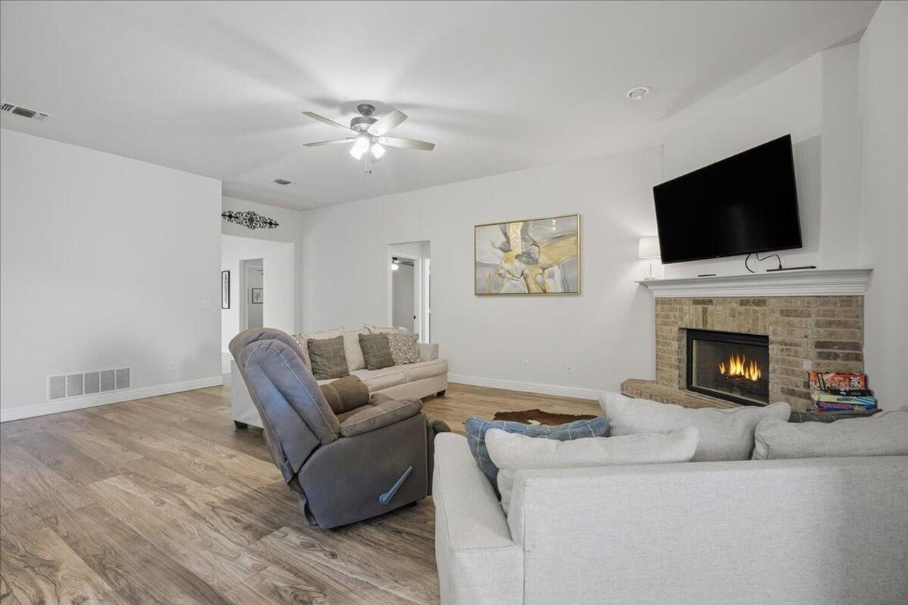 9606 Ross Ave - Photo 5 of 26