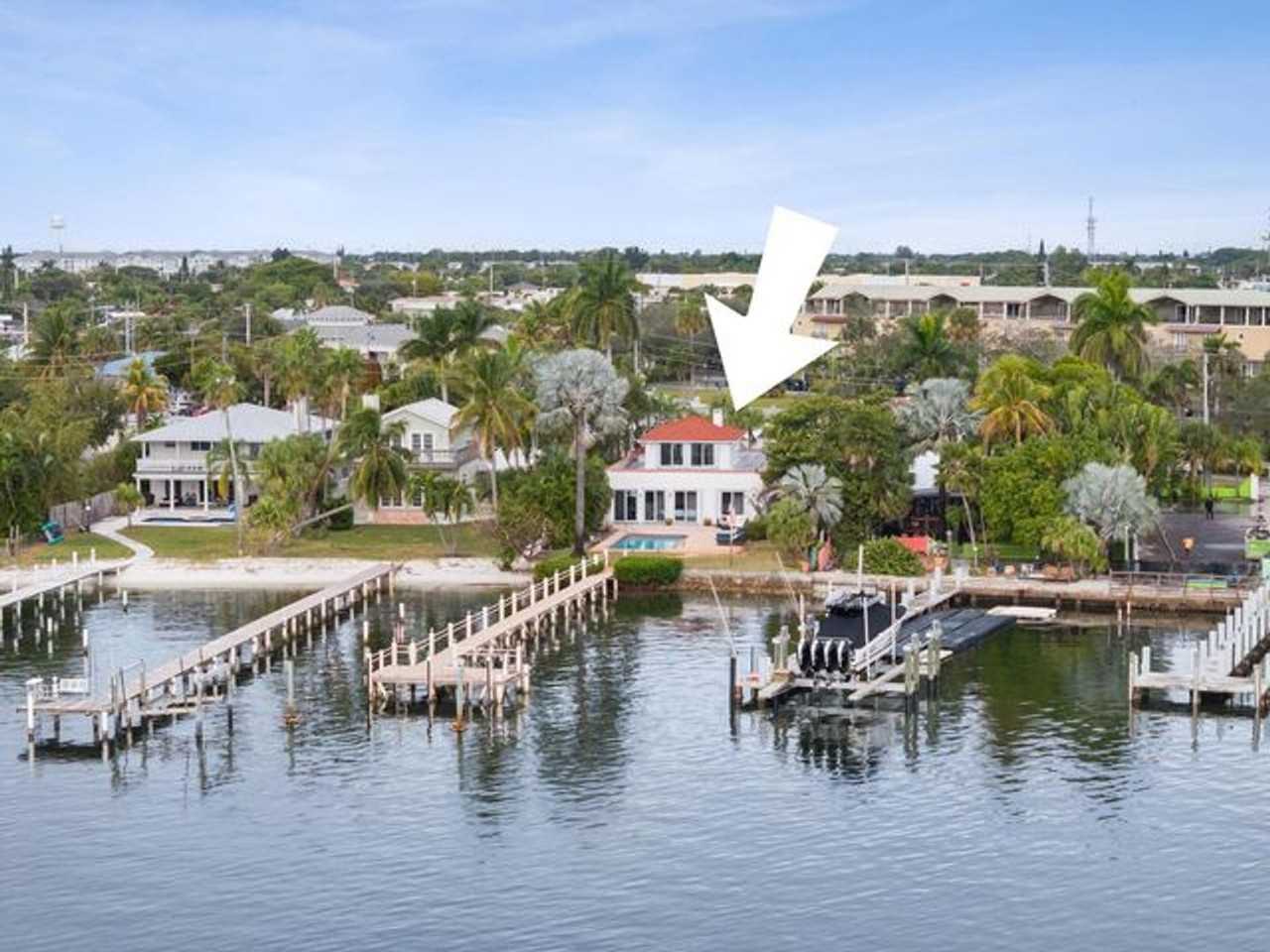 114 S Lake Dr - Photo 2 of 39