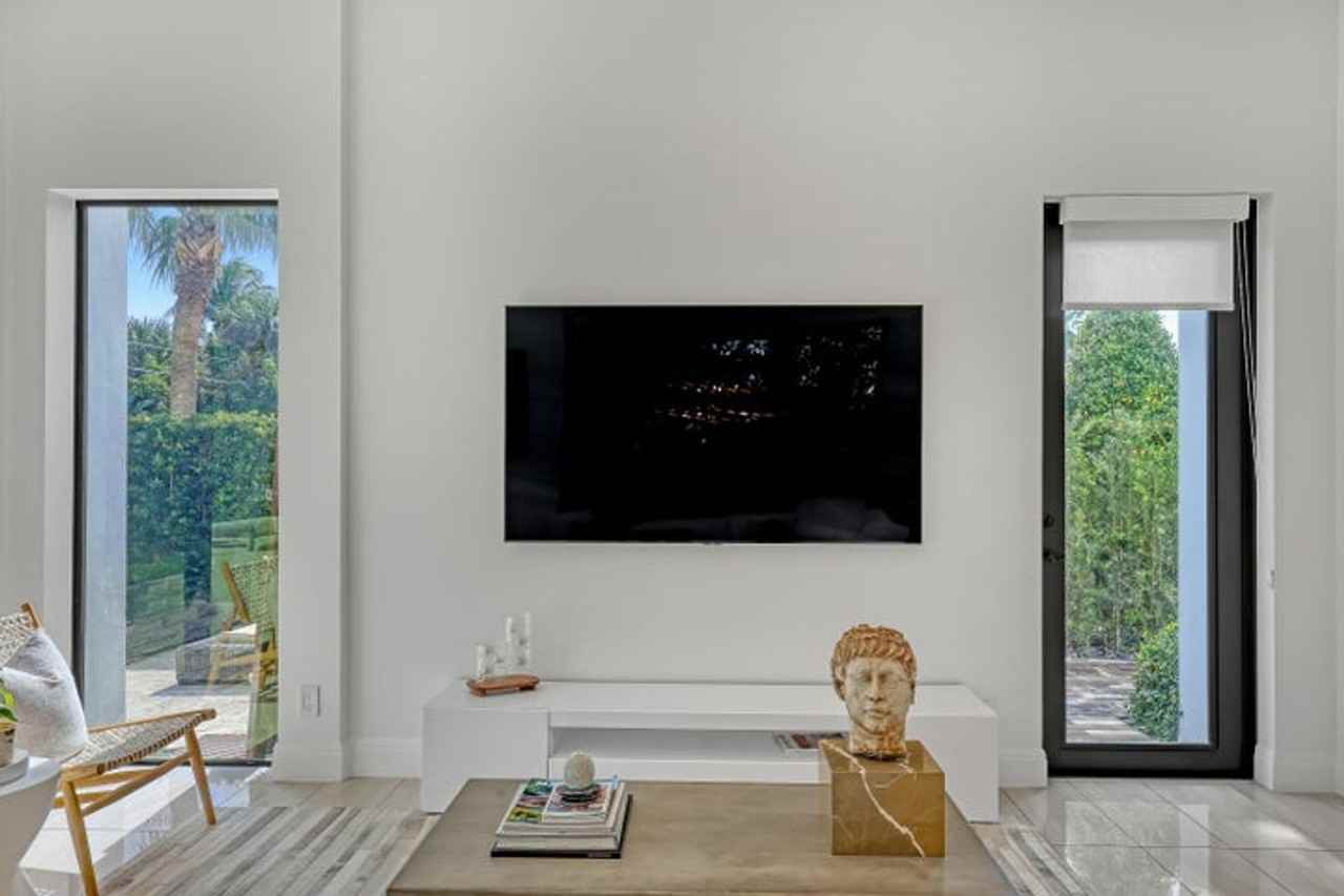 703 Ne 5th St - Photo 7 of 37