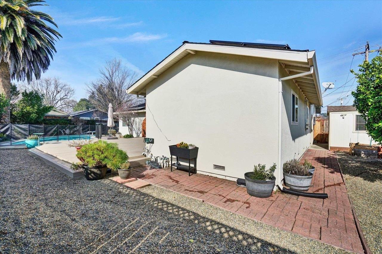 1966 Westover Dr - Photo 4 of 19