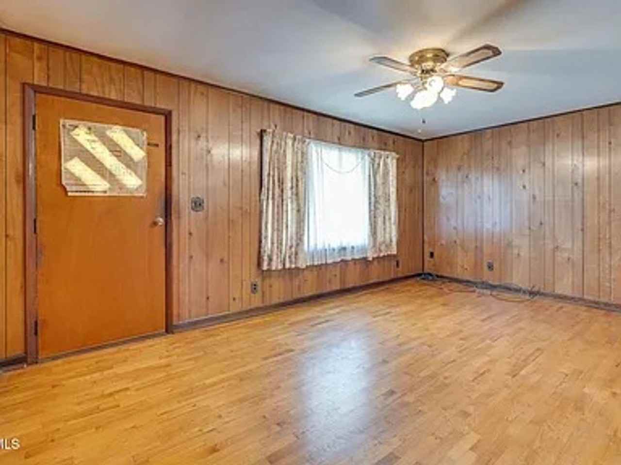 320 Independence Dr - Photo 5 of 11