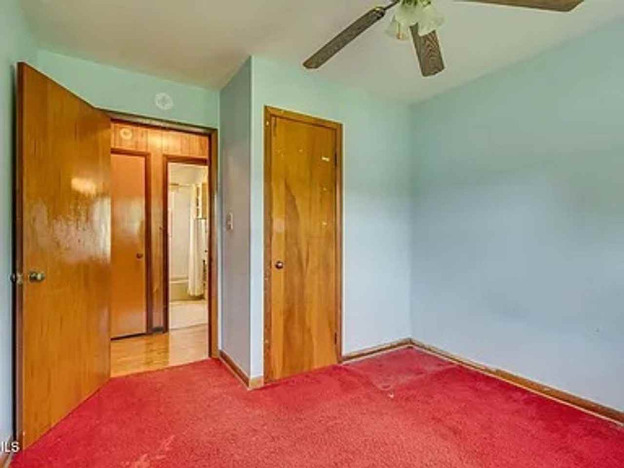 320 Independence Dr - Photo 6 of 11