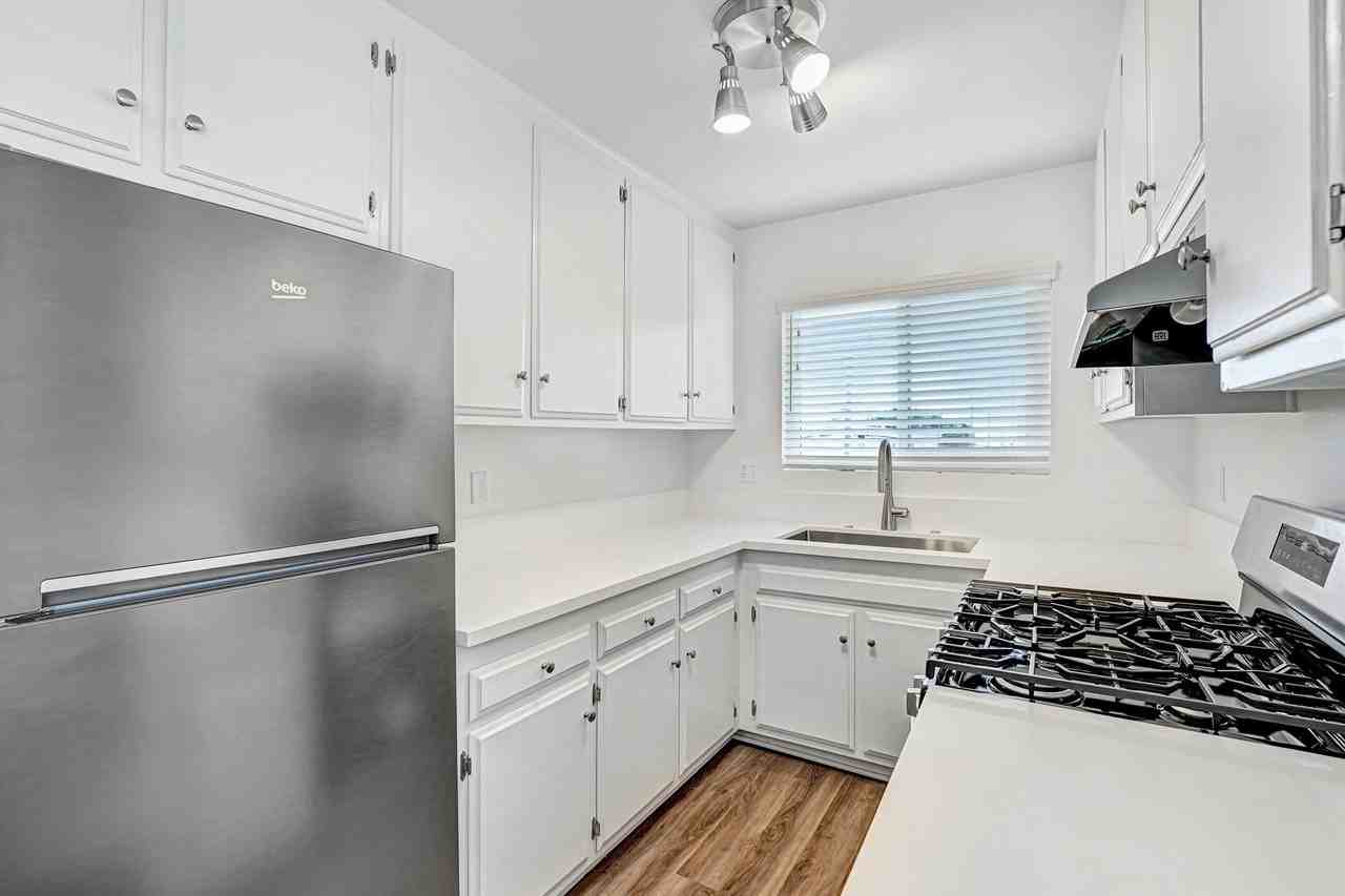 422 Hill St in Santa  Monica - Photo 2 of 4