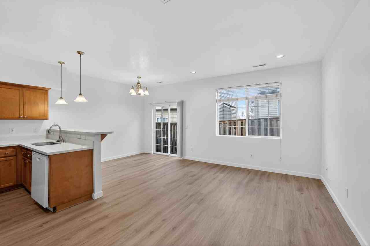 6568 Ne Deer Run St - Photo 4 of 14