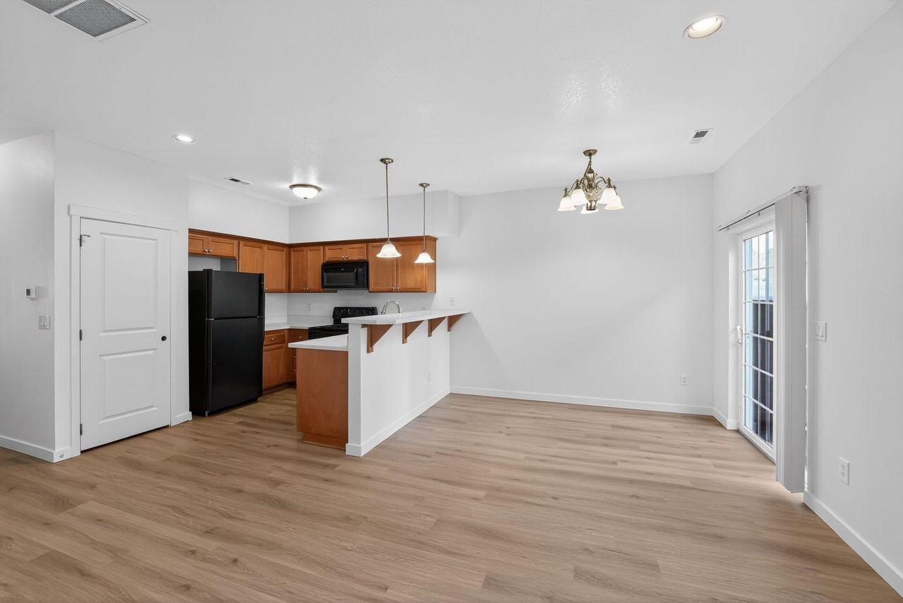 6568 Ne Deer Run St - Photo 7 of 14