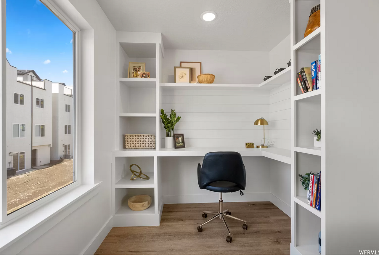 649 E 360 S - Photo 2 of 23