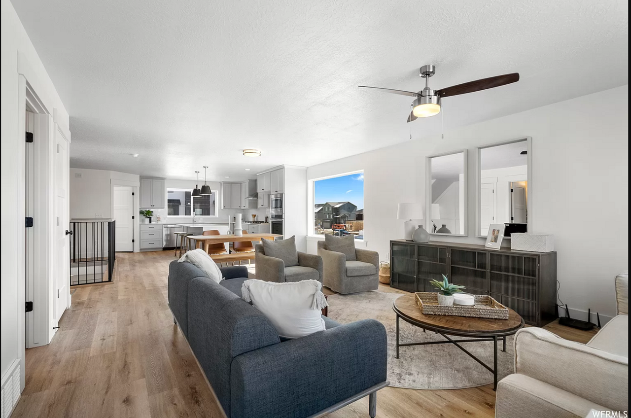 649 E 360 S - Photo 3 of 23