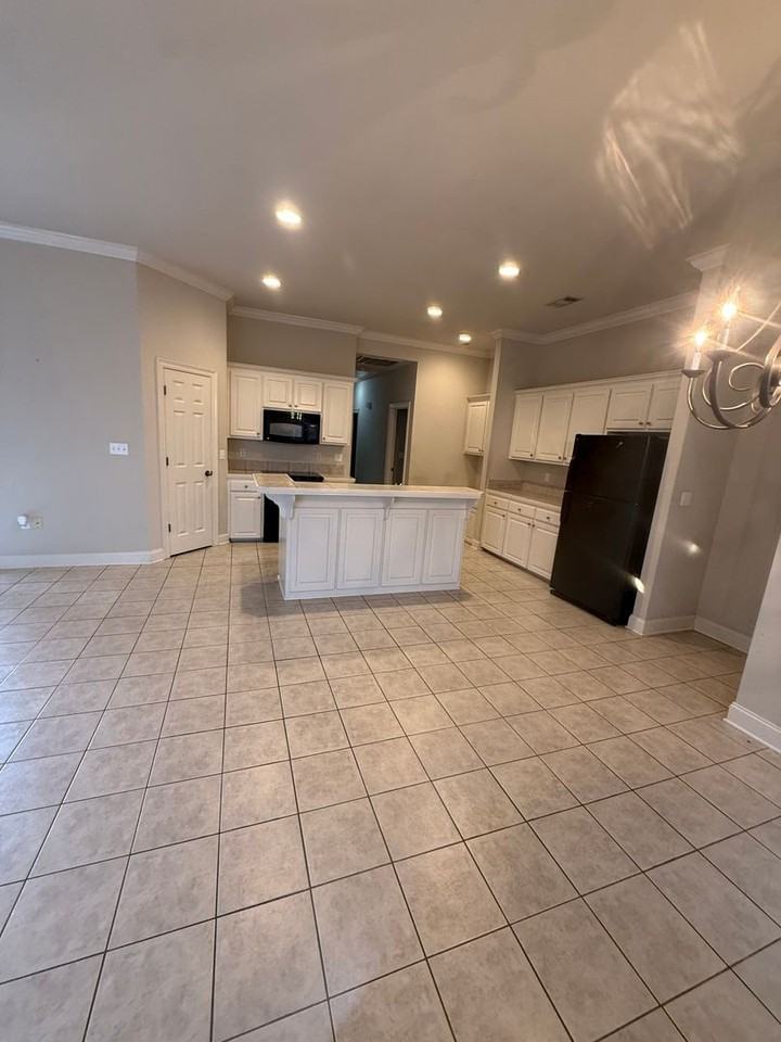 8947 Lake Mist Dr - Photo 2 of 10