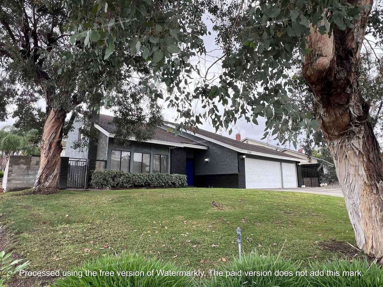 2190 Trafalgar Ave - Photo 4 of 50