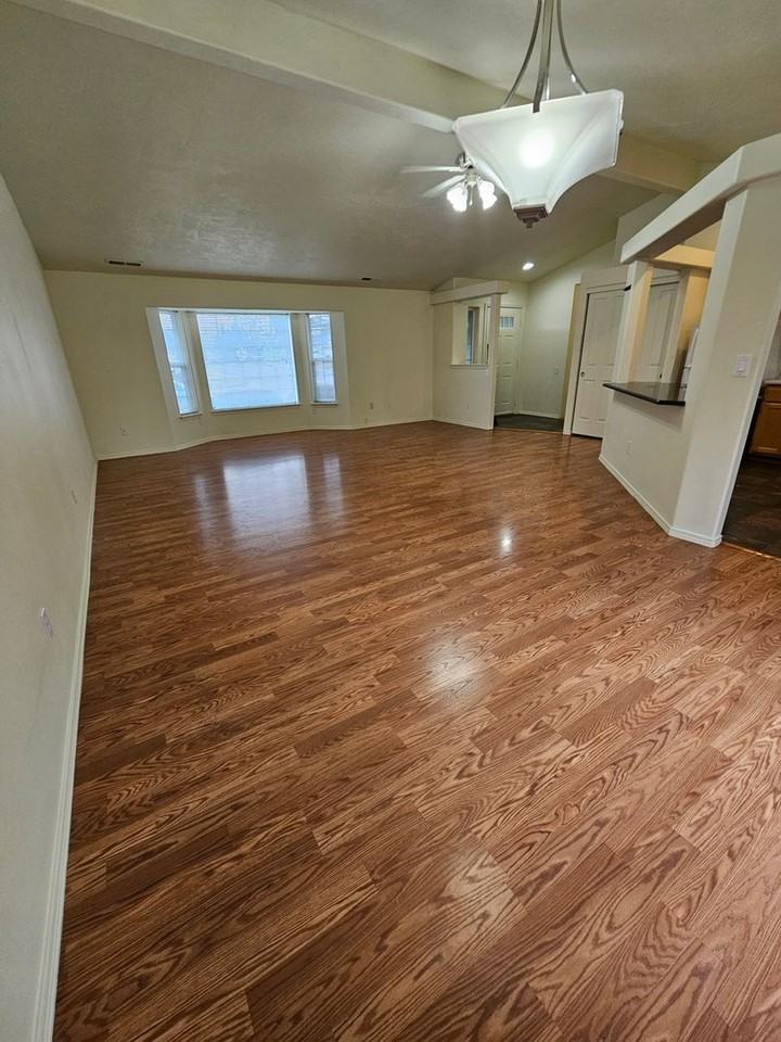 1069 Pittview Ave - Photo 3 of 34