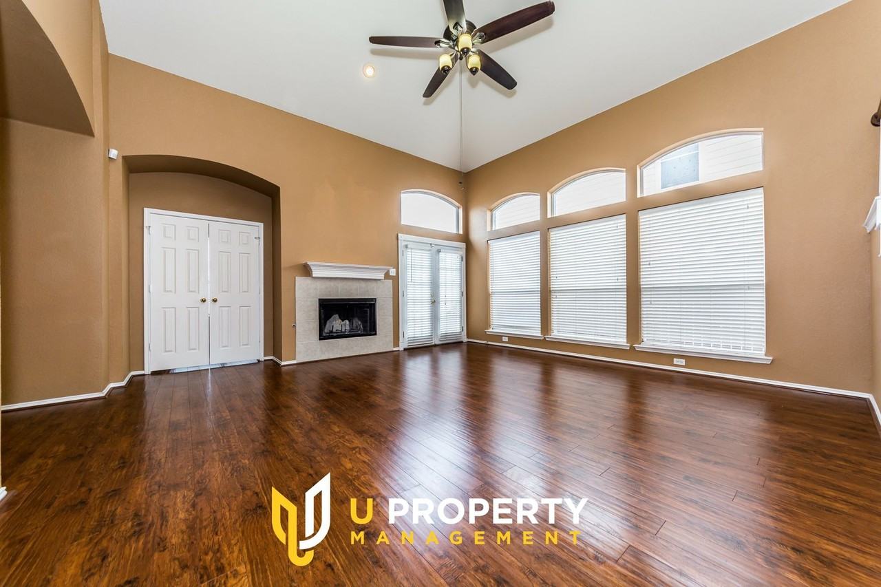 413 Sunrise Dr - Photo 3 of 26