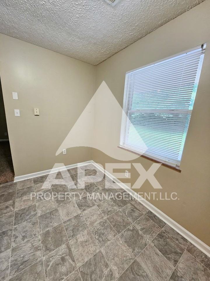 220 Ogle Ave #2 - Photo 6 of 15