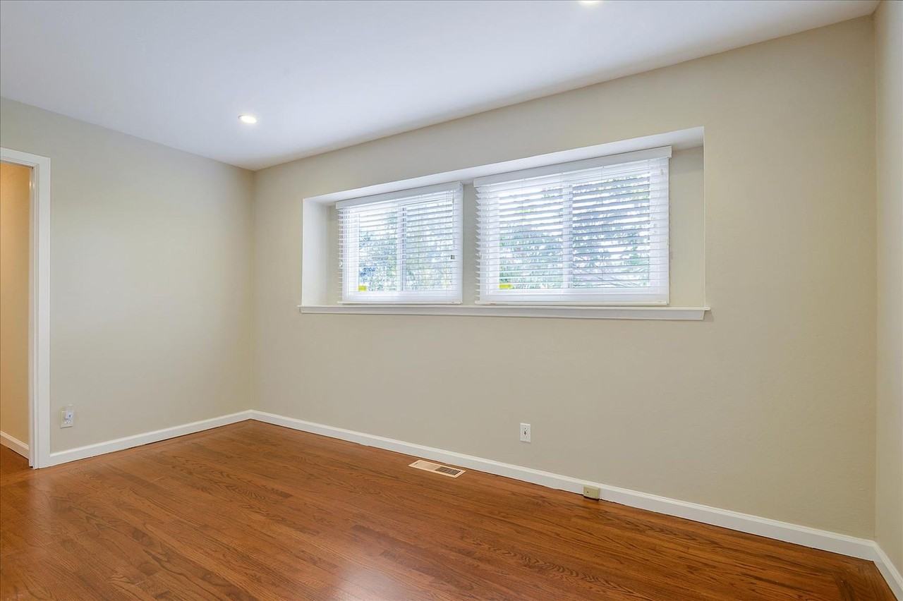 12882 Viscaino Rd - Photo 5 of 8