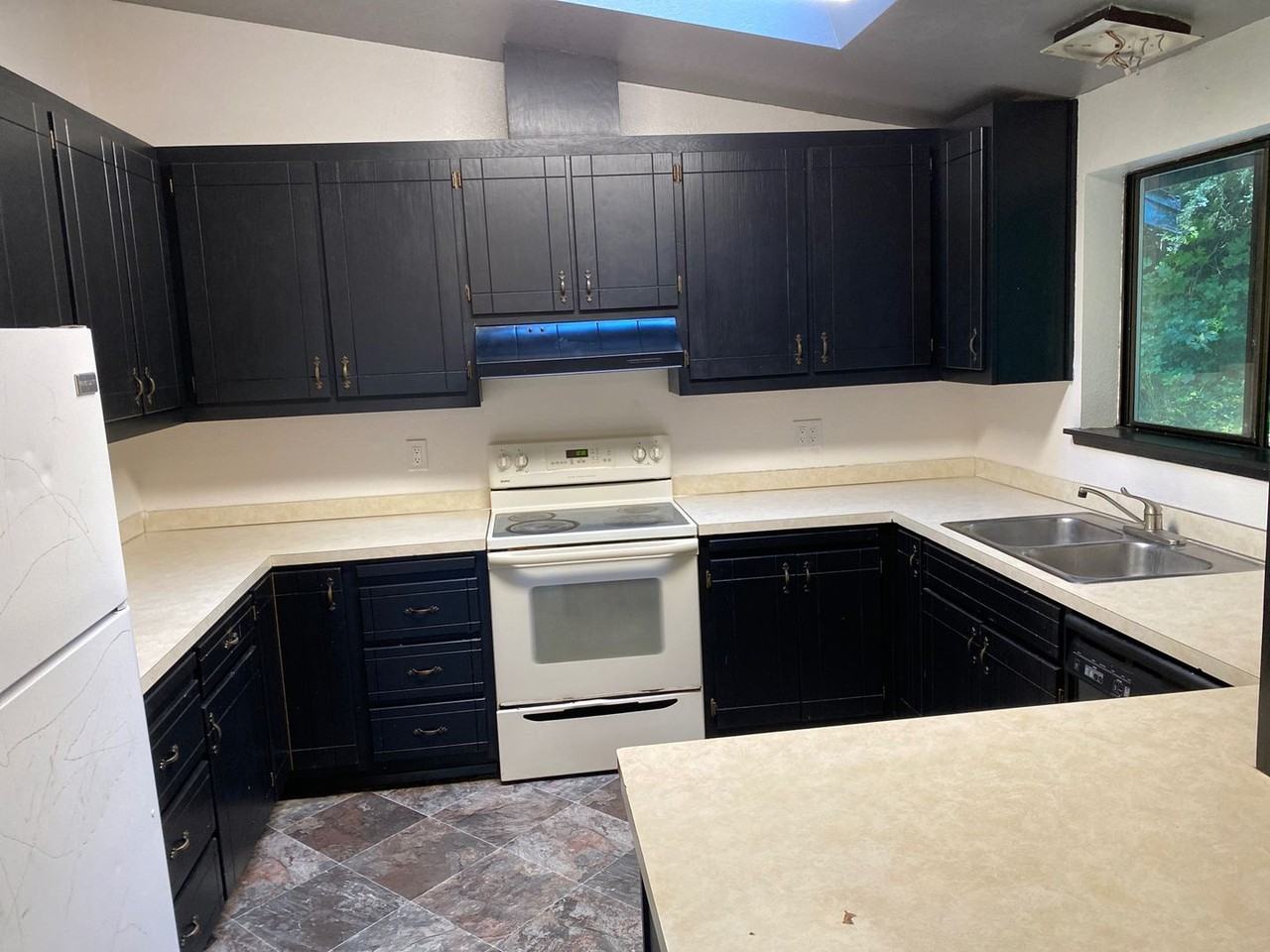 21321 Marine View Pl #A - Photo 7 of 9