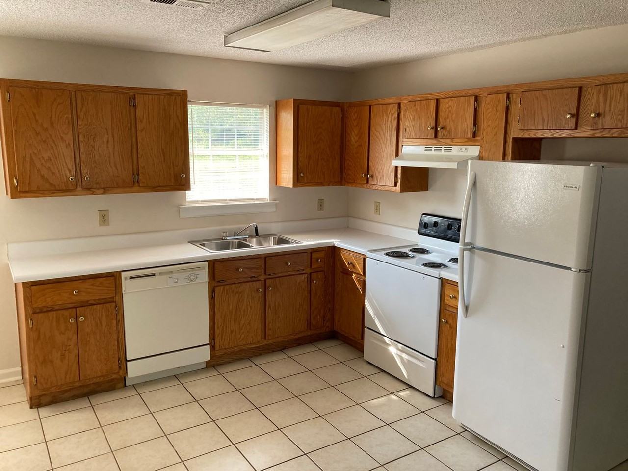 9A Dodd Blvd Se - Photo 6 of 14