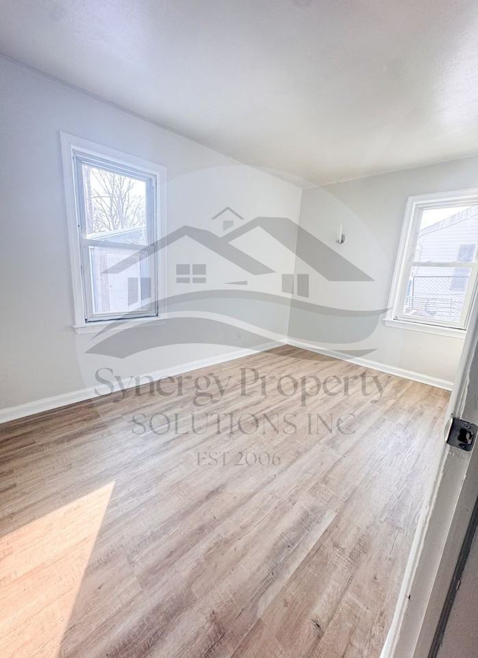 623 Burns St - Photo 2 of 5