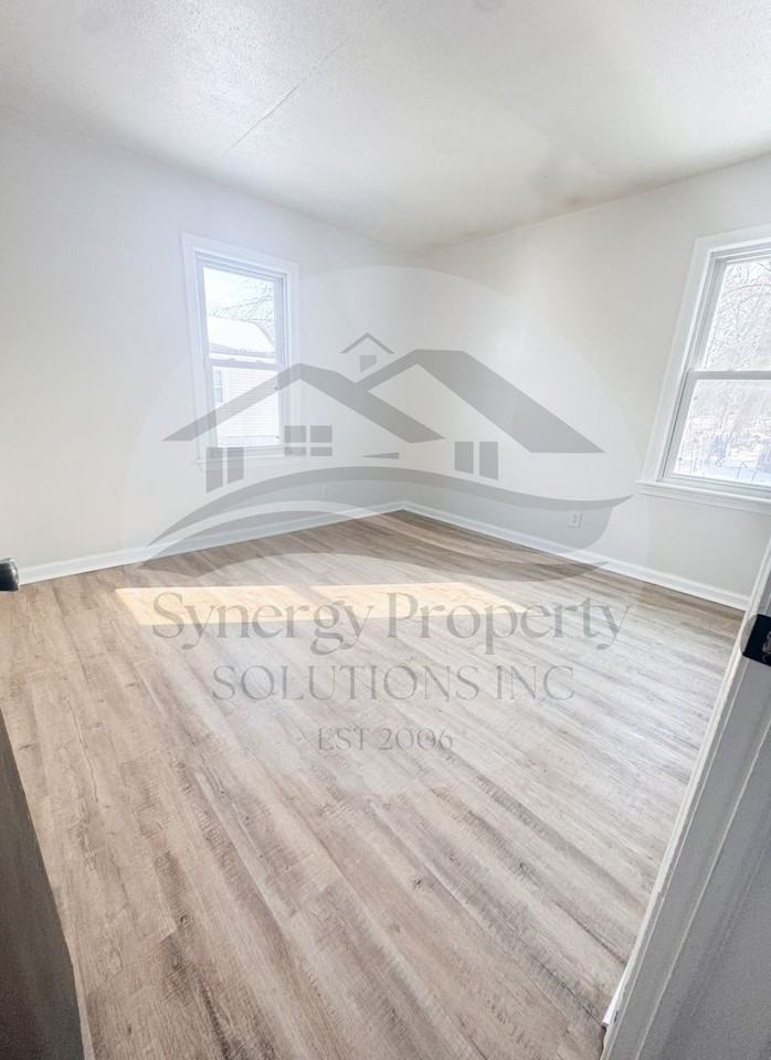 623 Burns St - Photo 3 of 5