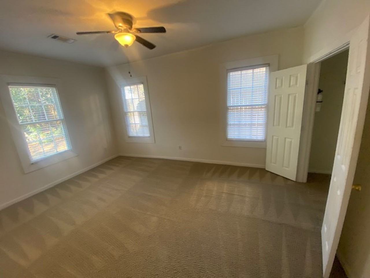 109 River Park Dr - Photo 4 of 12