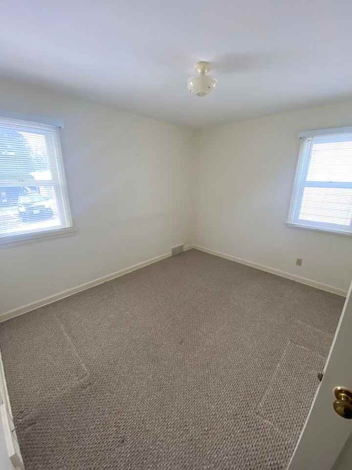 218 W Saint Marie St - Photo 3 of 18