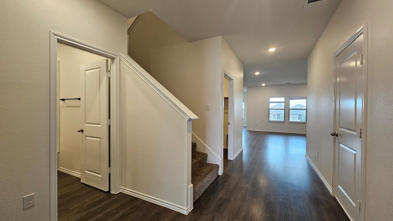 813 Fueller Dr - Photo 4 of 47