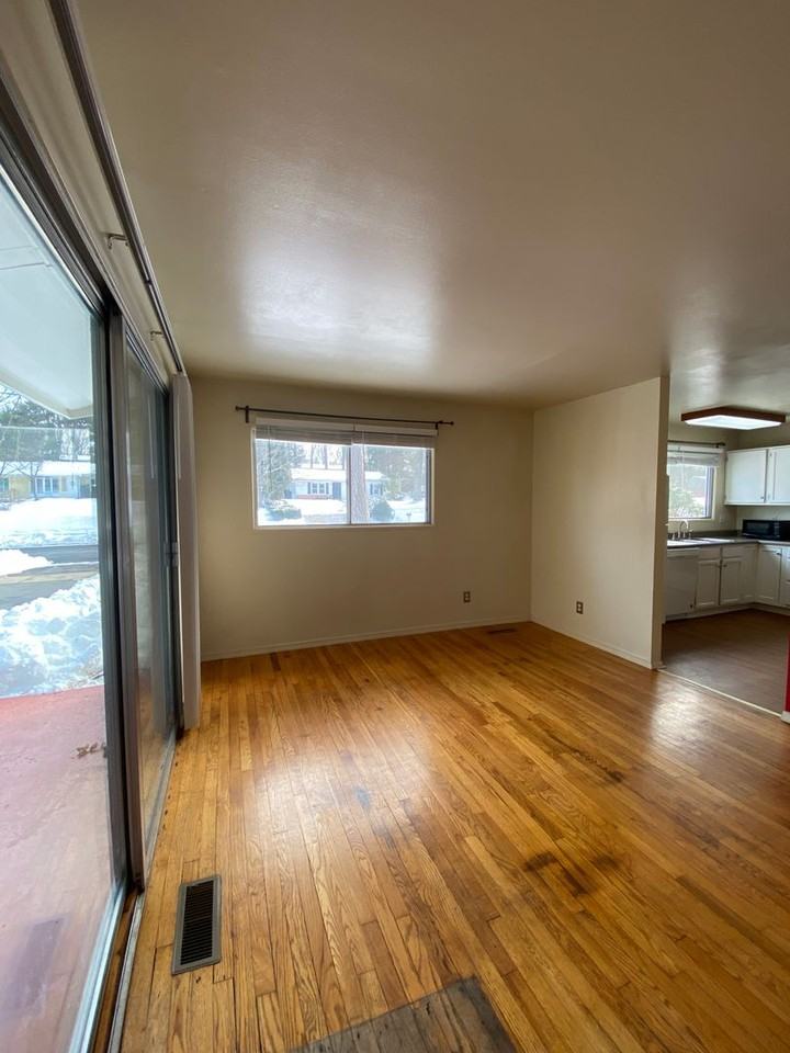 1931 Fairwood Ln - Photo 2 of 14