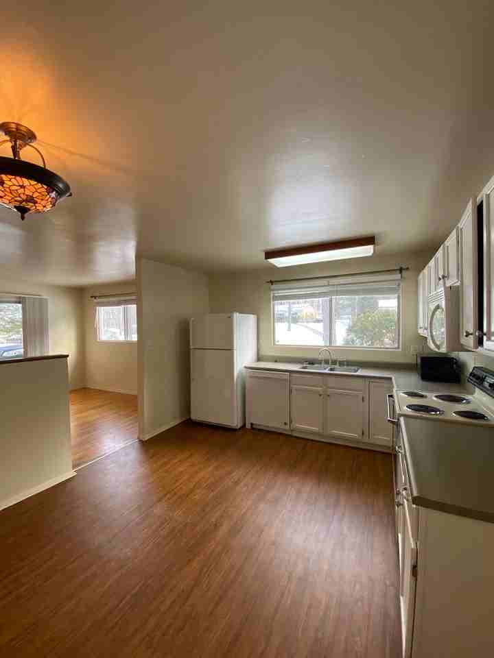 1931 Fairwood Ln - Photo 4 of 14