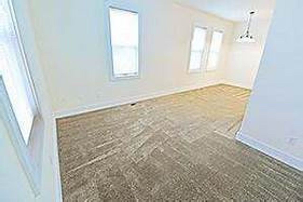 421 W 6th St #B - Photo 3 of 3