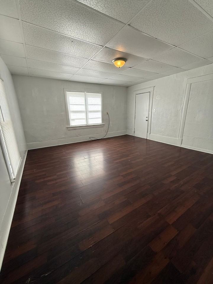 817 W Mount Vernon St - Photo 2 of 7