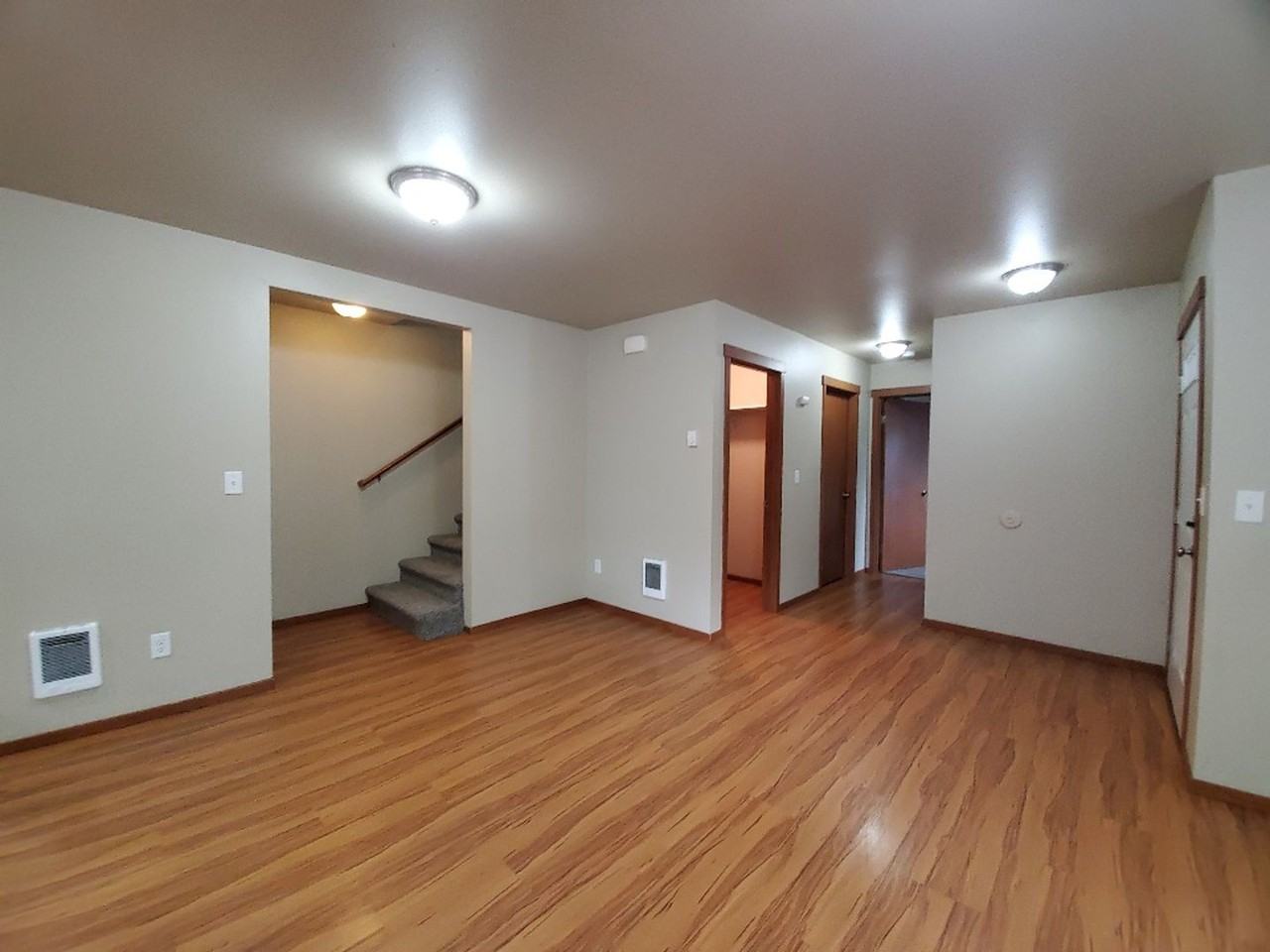 946 York St - Photo 4 of 22