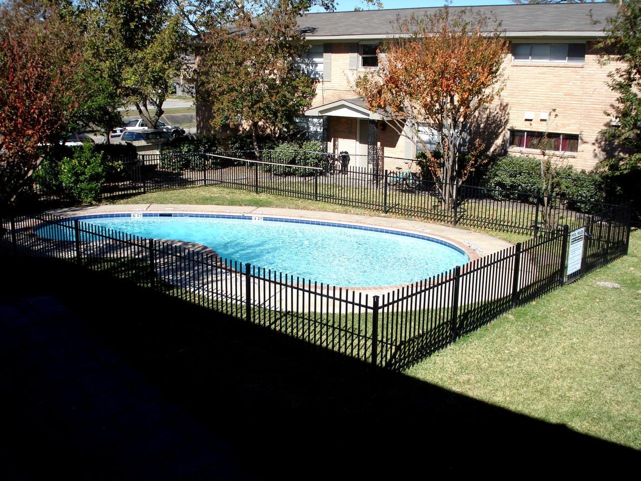 1230 Shadowdale Dr - Photo 3 of 15