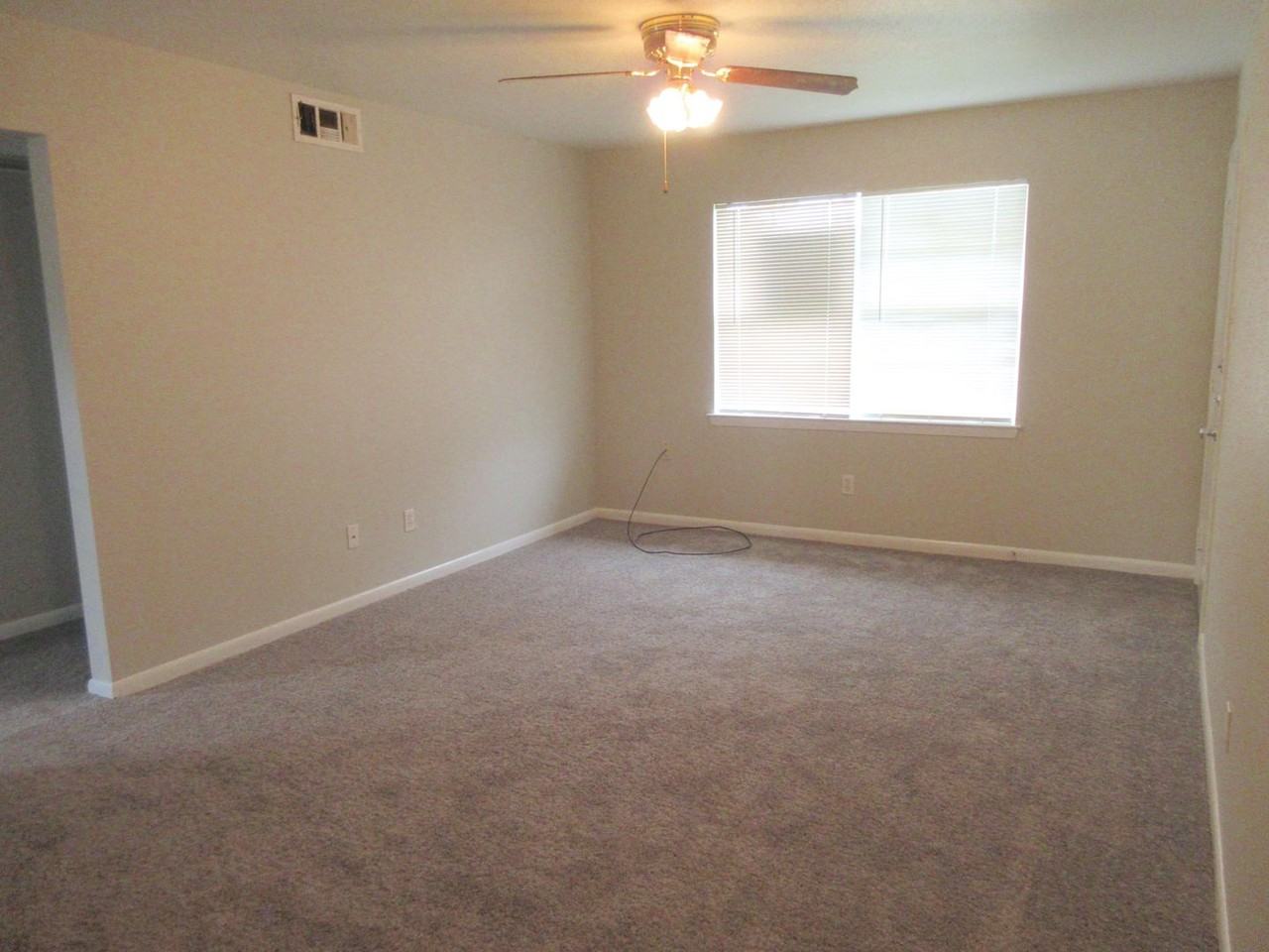 1230 Shadowdale Dr - Photo 7 of 15