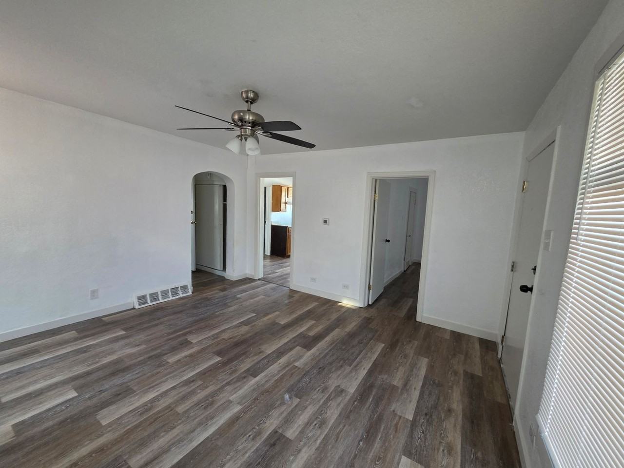 641 Newton St - Photo 3 of 7