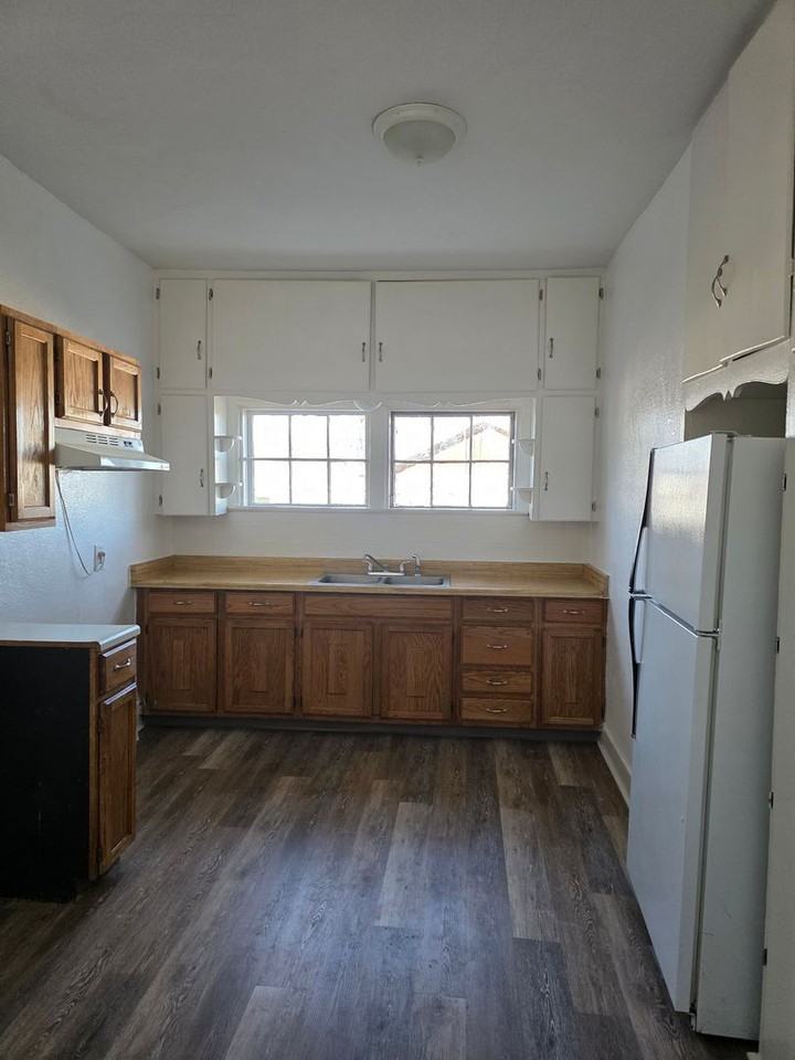 641 Newton St - Photo 5 of 7