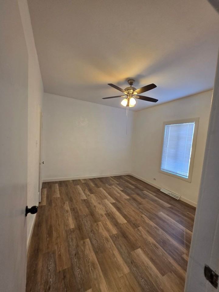 641 Newton St - Photo 6 of 7