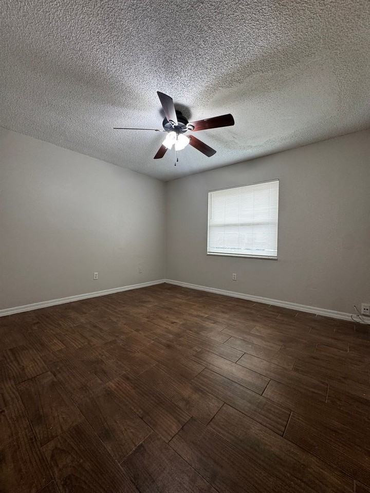 108 E Wallace St - Photo 3 of 21