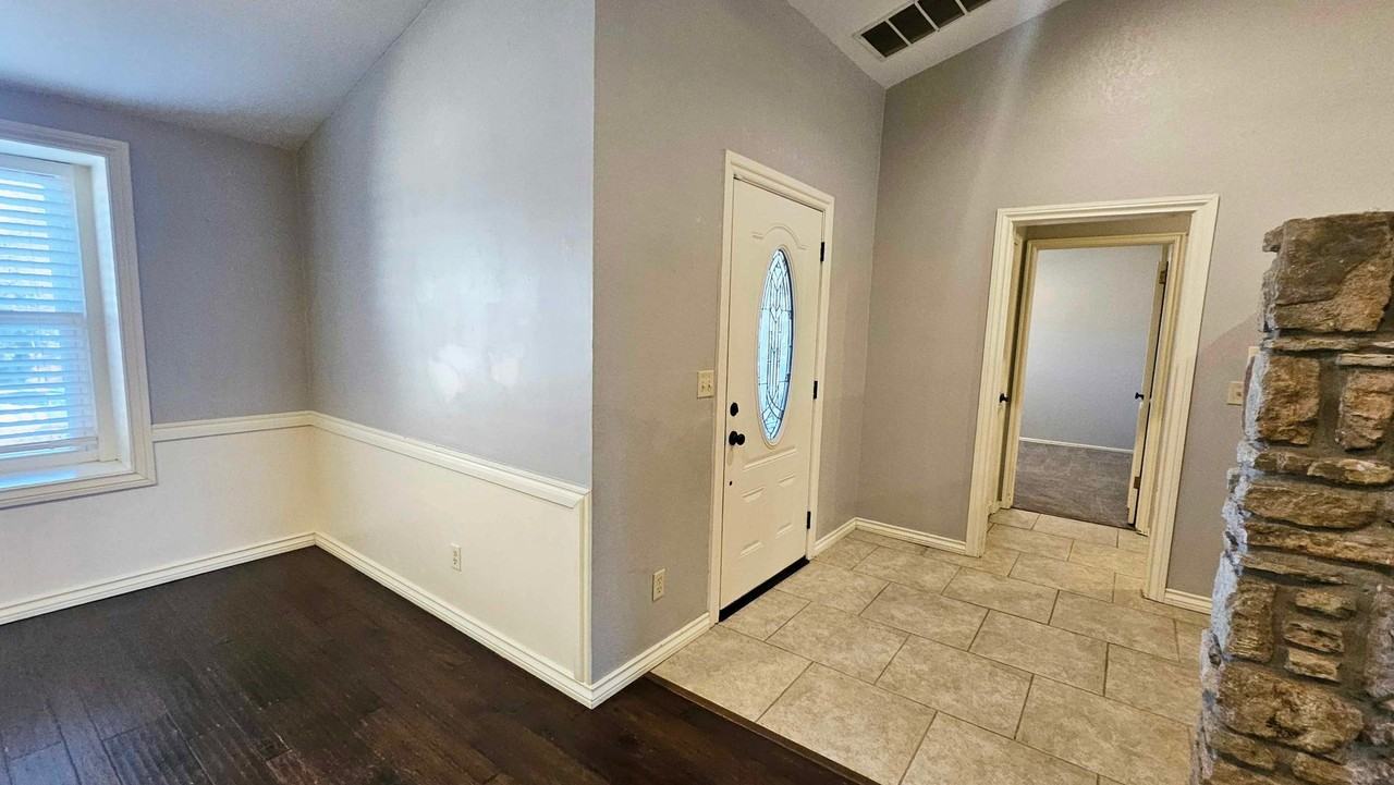 1212 Knights Bridge Rd - Photo 3 of 28