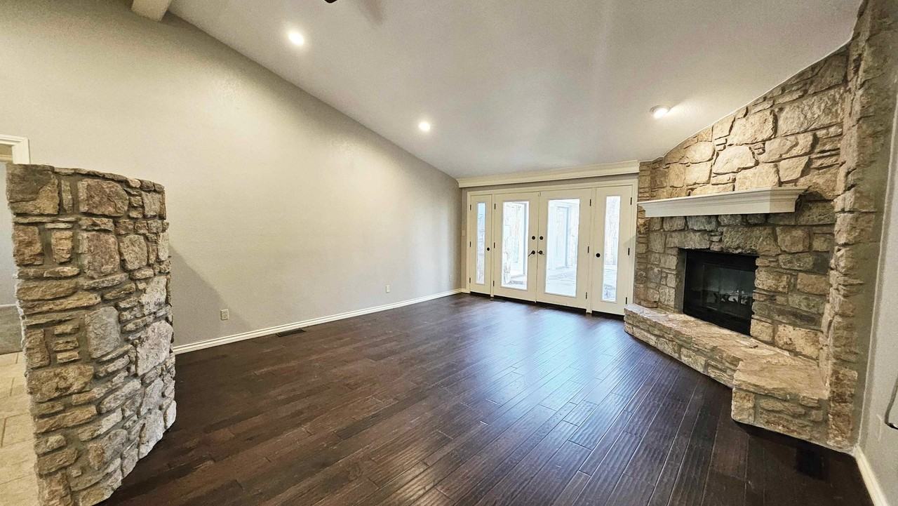 1212 Knights Bridge Rd - Photo 4 of 28