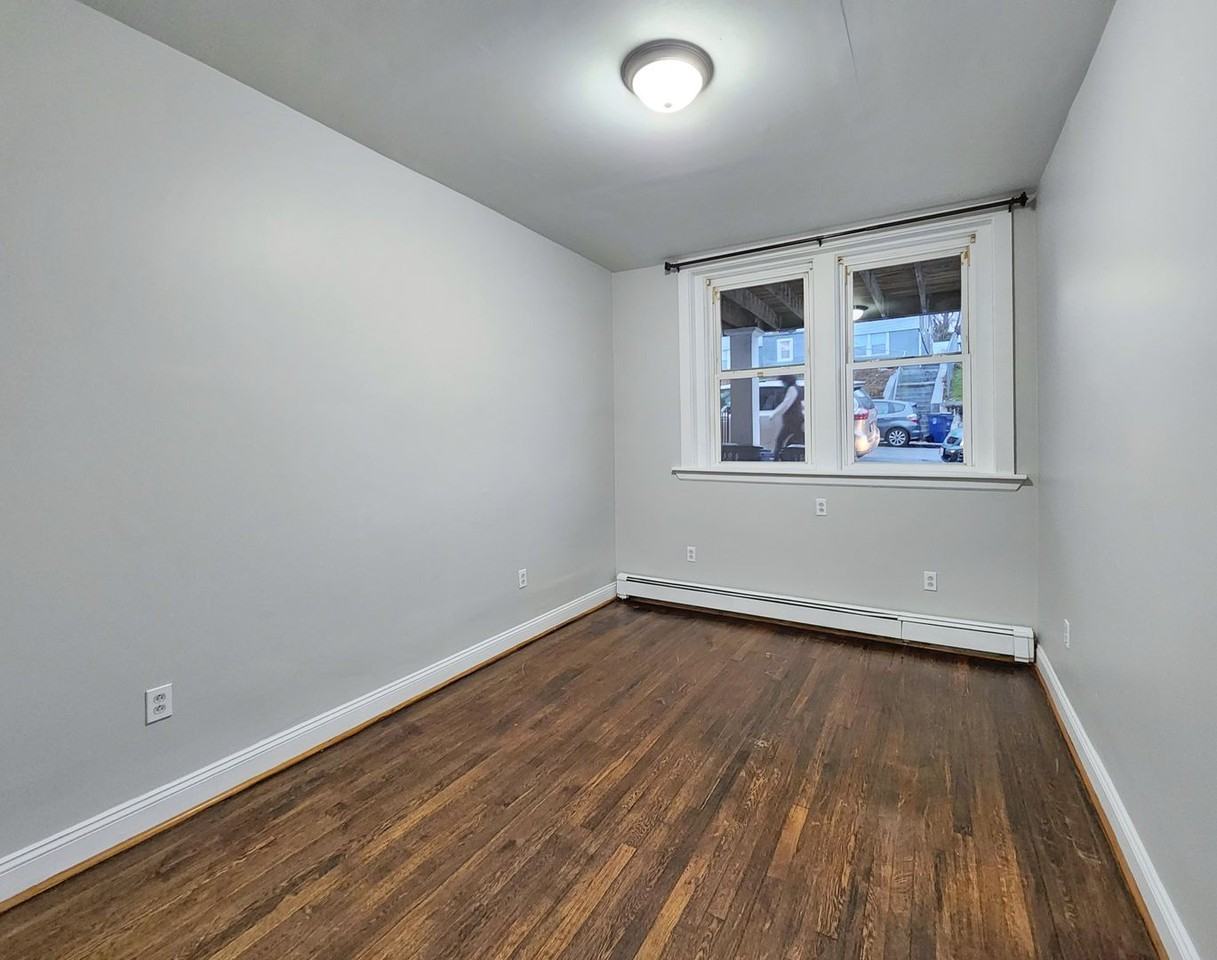 179 Campbell Ave #101 - Photo 4 of 9