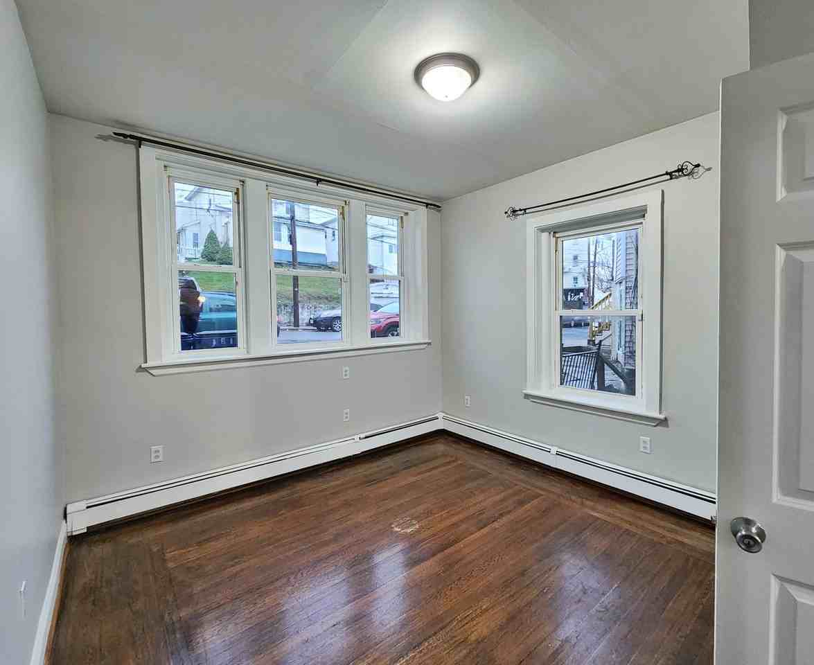 179 Campbell Ave #101 - Photo 5 of 9