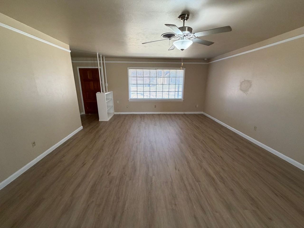 5225 Greene Ave - Photo 4 of 16