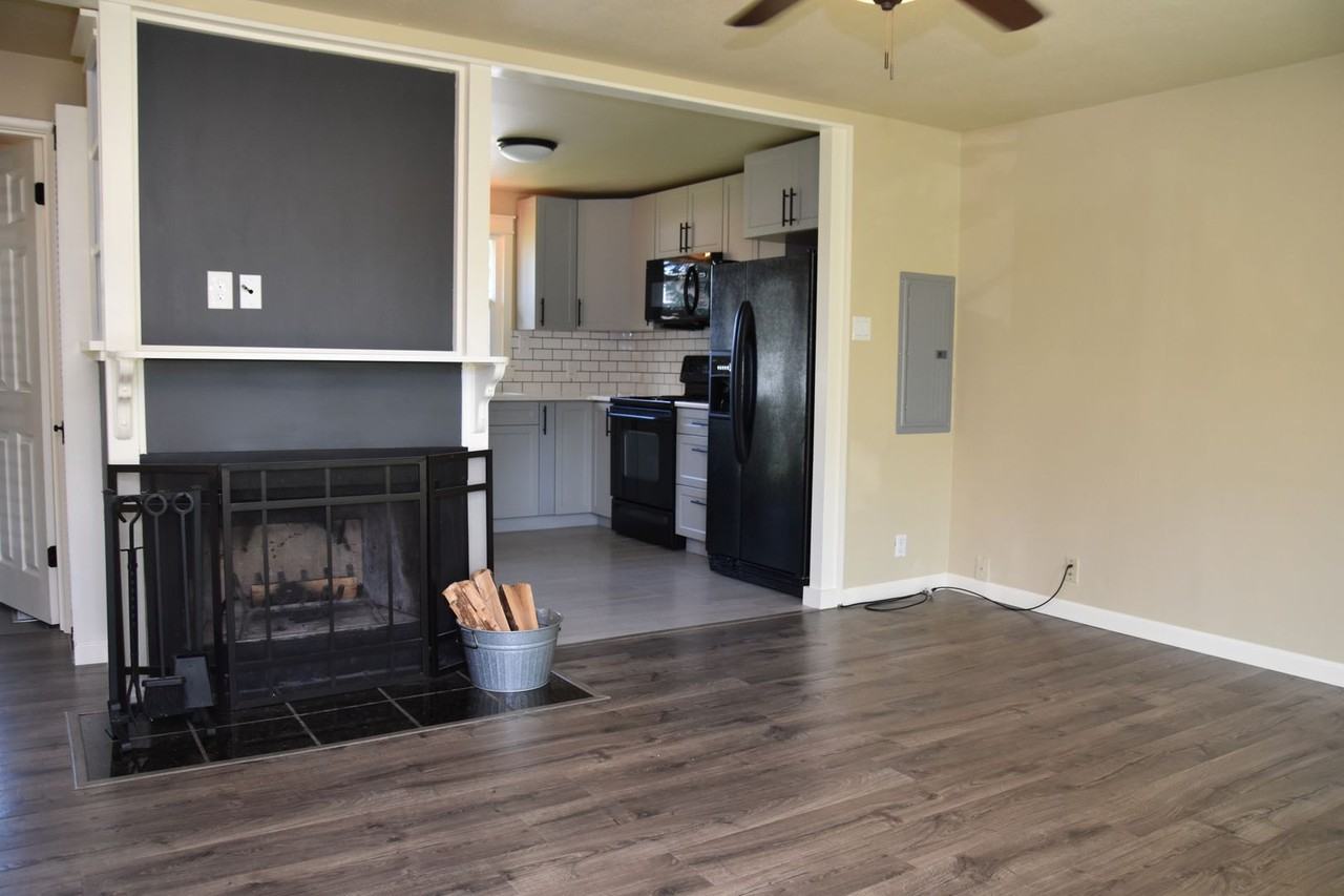 2407 Lexington St - Photo 2 of 17