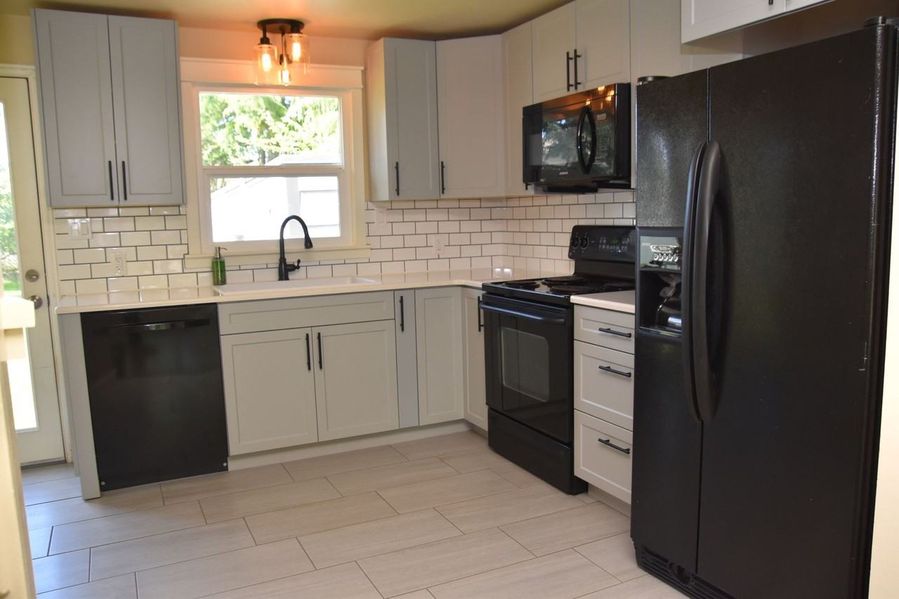 2407 Lexington St - Photo 4 of 17