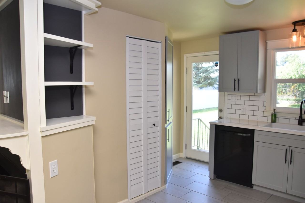 2407 Lexington St - Photo 5 of 17