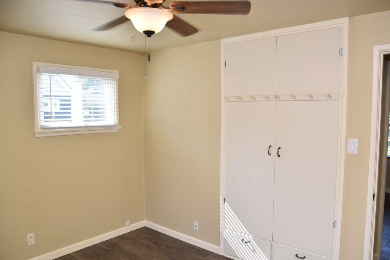 2407 Lexington St - Photo 7 of 17