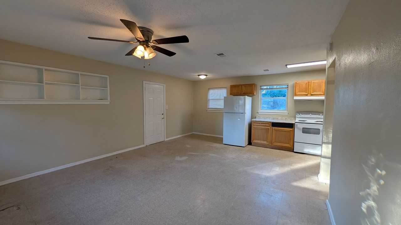 239 Aquamarine Ave - Photo 4 of 12