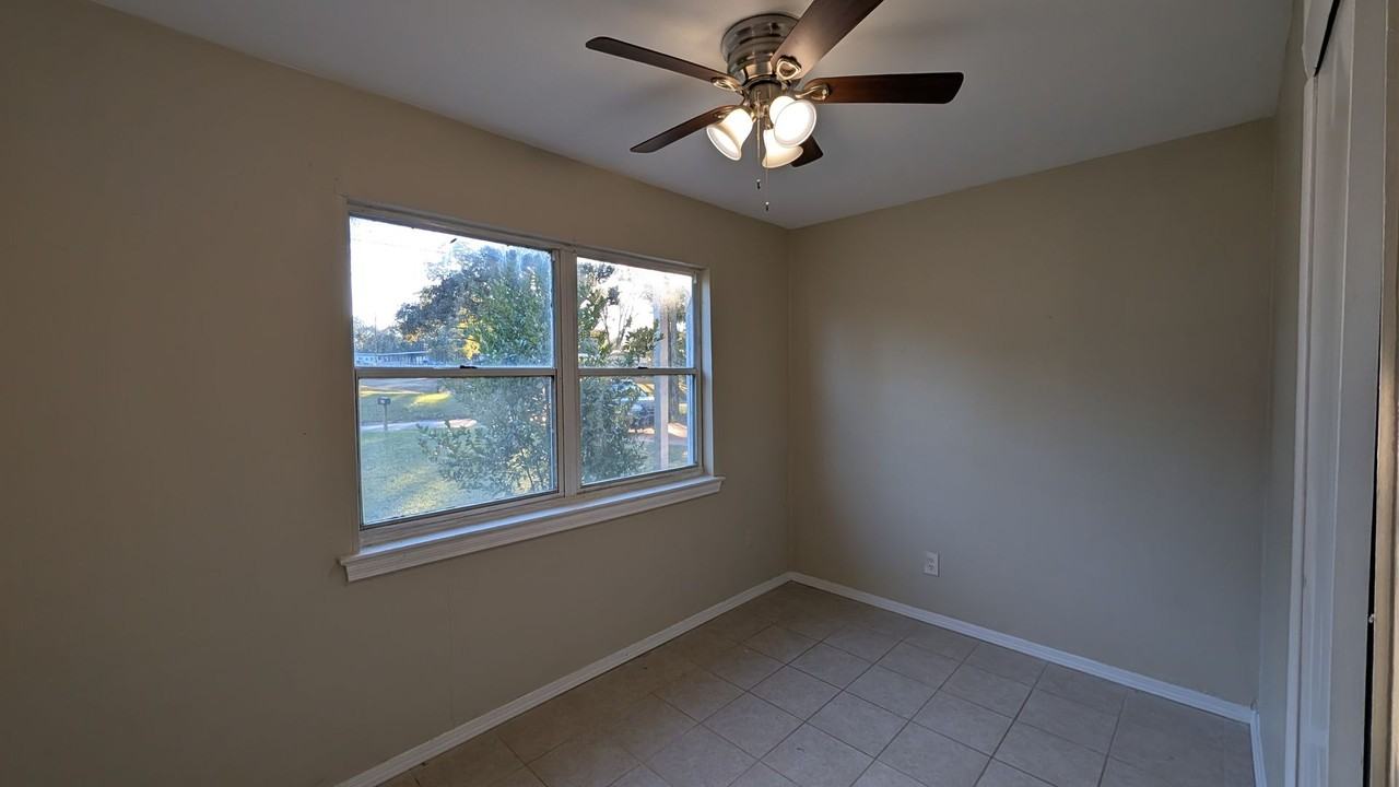 239 Aquamarine Ave - Photo 7 of 12