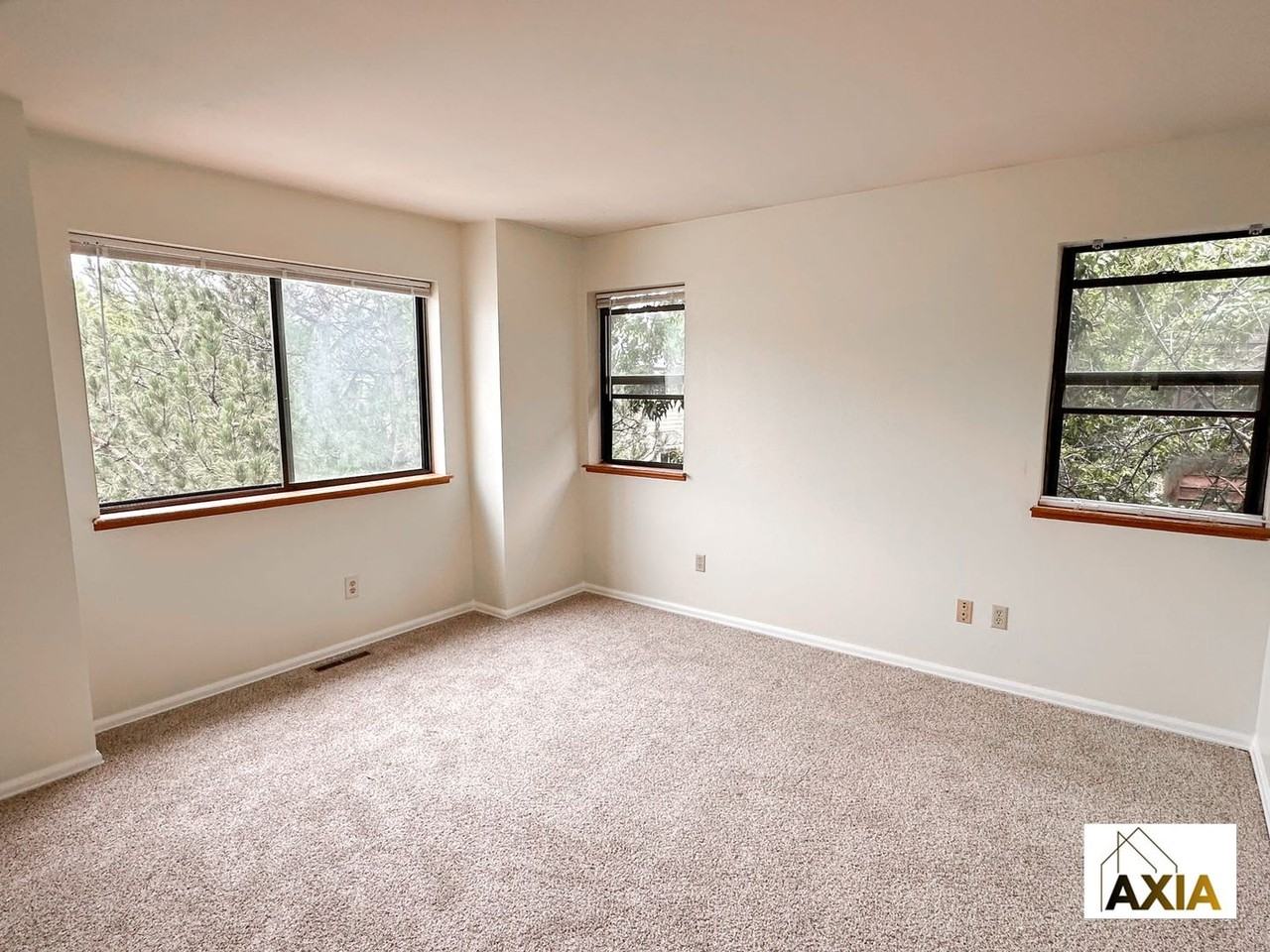 56 Mineola Ct - Photo 6 of 15